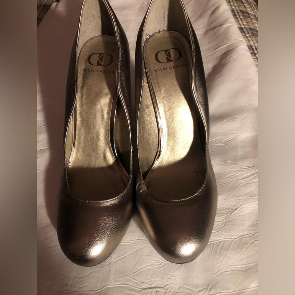 Kelsi Dagger Metallic Golden Pumps High Heel, size 8.5